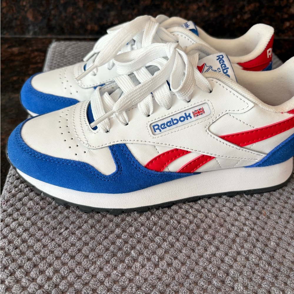 Ladies- New without tags- Reebok  Athletic Shoes - Size 5